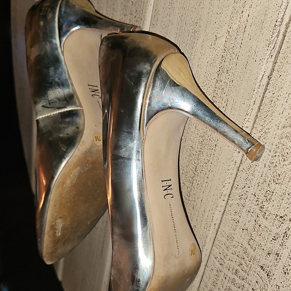 Shoes - Picture 5 of 6